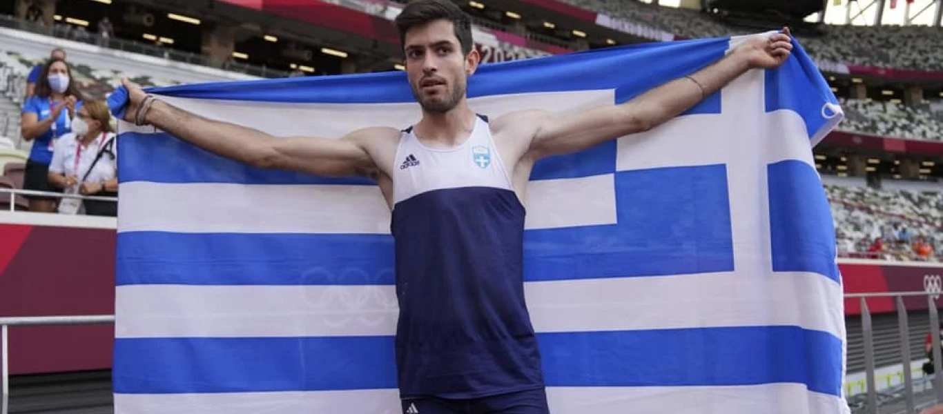 Μ.Τεντόγλου: Πανηγύρισε με την ελληνική σημαία και συρτάκι (φώτο)